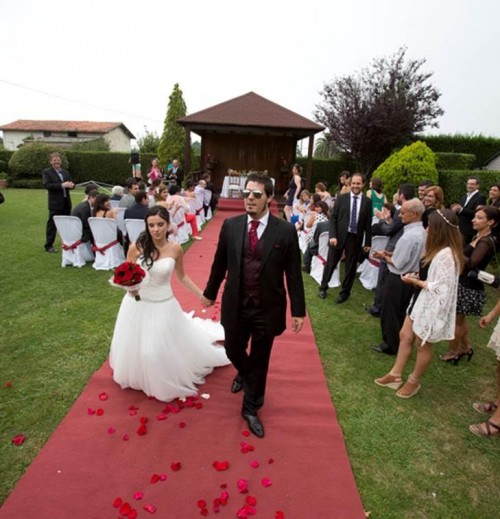 Y tú, ¿de quién eres? ¿Del novio, de la novia o de Banco Mediolanum?