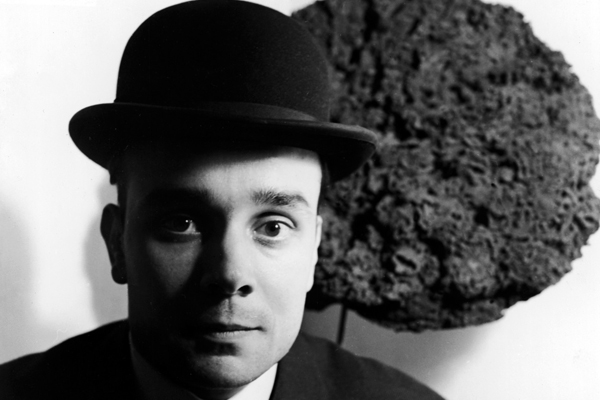 Arte azul Klein y Banco Mediolanum Arte, azul Klein y Banco Mediolanum